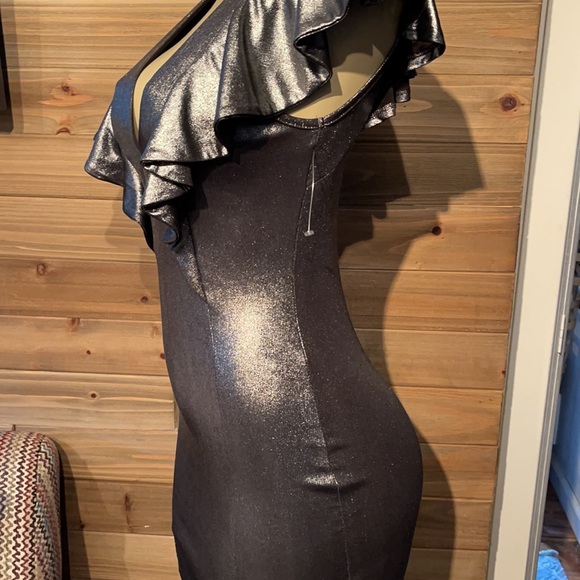 PRIVY Sz XS . Silver Metallic bodicon mini dress. - Picture 3 of 5